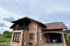 Kuća: Brdovec, 273.54 m2 sa garažom na okućnici od 1000 m2 – 189.000 € (prodaja)