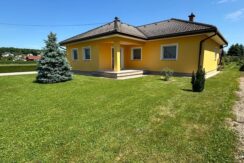 Kuća prizemnica:Donja Bistra,197.84 m2 na zemljištu od 2.589.m2 (prodaja) Kuća prizemnica:Donja Bistra,197.84 m2 na zemljištu od 2.589.m2 (prodaja)