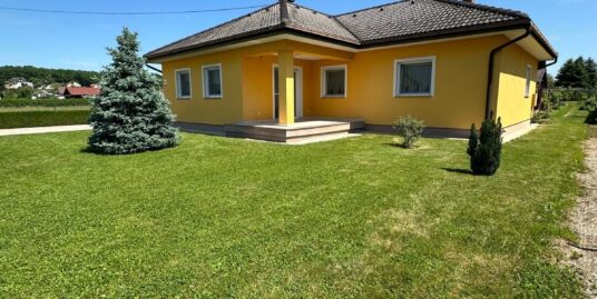 Kuća prizemnica:Donja Bistra,197.84 m2 na zemljištu od 2.589.m2 (prodaja)