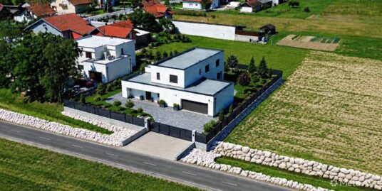 NOVOIZGRAĐENA VILA U ZELENOM OKRUŽENJU-305.35 m²(BRUTTO 352.15 m²)‼️ŠIBICE,ZAPREŠIĆ‼️
